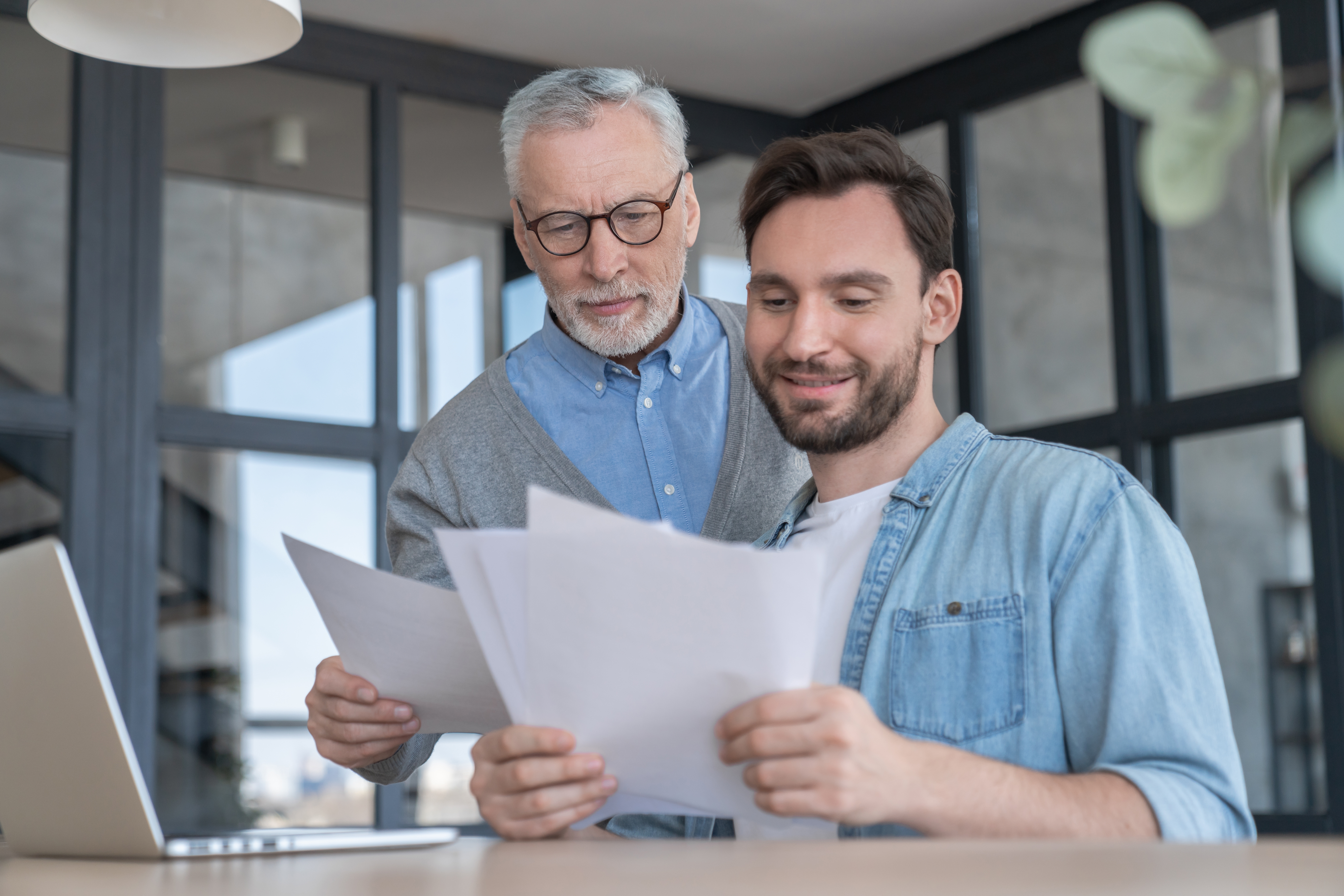 Common Beneficiary Choices and Important Considerations - Primary vs. Secondary Beneficiaries: What You Need to Know - Who Should You Name as Your Life Insurance Beneficiary? - Senior Life Insurances Company